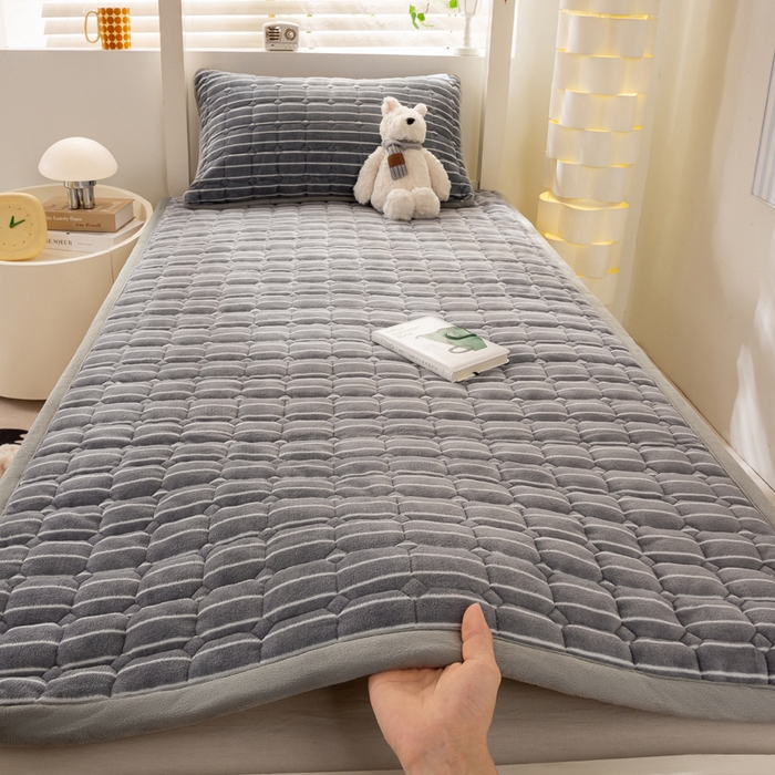 91家纺网 家纺一手货源 找家纺 宅部落 2025新款学生宿舍牛奶绒床垫保暖床褥子夹棉加厚印花床护垫 简约生活