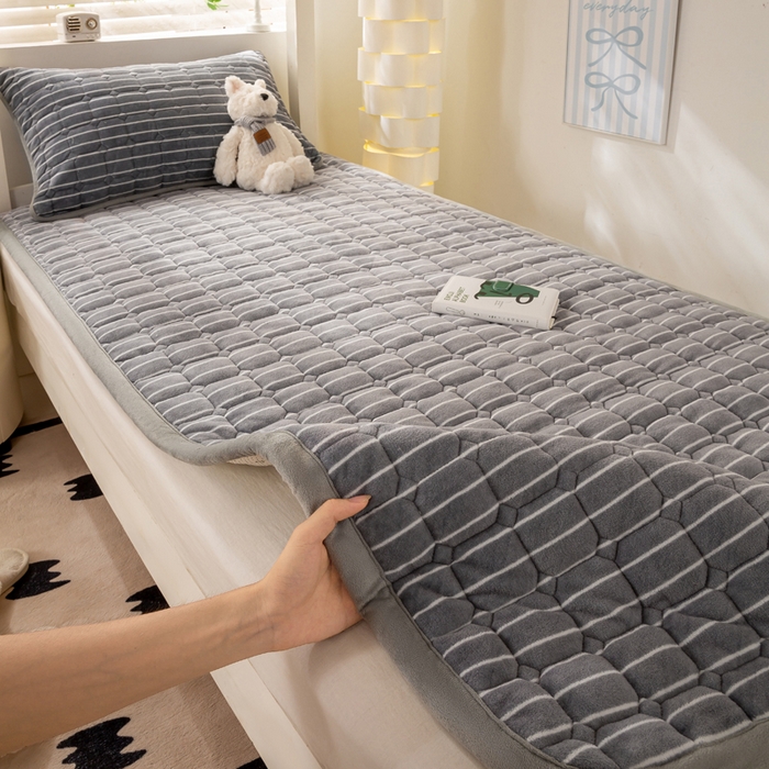 91家纺网 家纺一手货源 找家纺 宅部落 2025新款学生宿舍牛奶绒床垫保暖床褥子夹棉加厚印花床护垫 简约生活