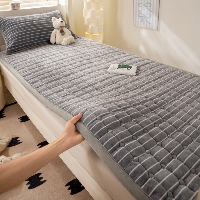 91家纺网 家纺一手货源 找家纺 宅部落 2025新款学生宿舍牛奶绒床垫保暖床褥子夹棉加厚印花床护垫 简约生活