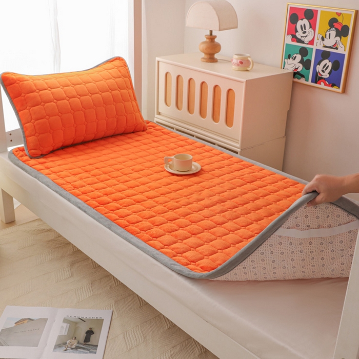 91家纺网 家纺一手货源 找家纺 宅部落 2025新款学生宿舍牛奶绒床垫保暖床褥子夹棉加厚印花床护垫 熔岩橙