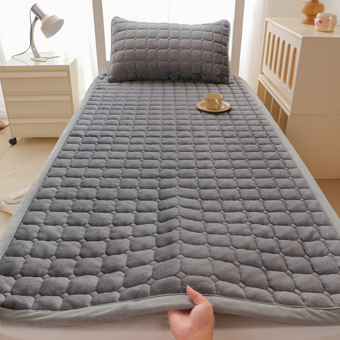 91家纺网 家纺一手货源 找家纺 宅部落 2025新款学生宿舍牛奶绒床垫保暖床褥子夹棉加厚印花床护垫 灰色