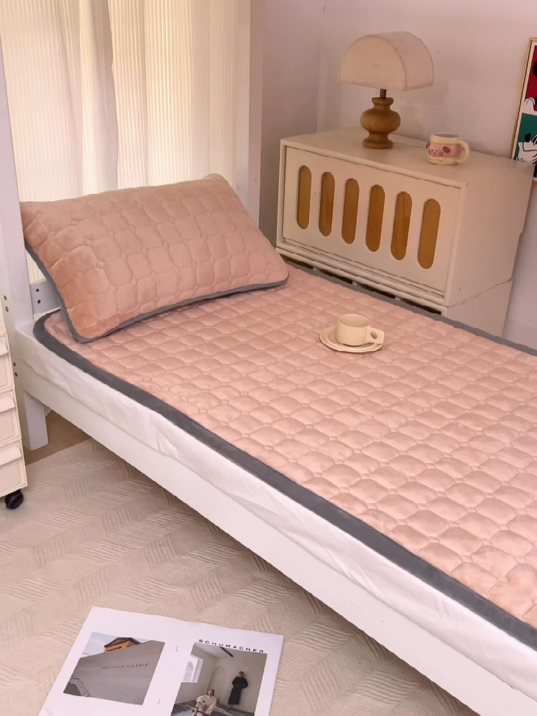 91家纺网 家纺一手货源 找家纺 宅部落 2025新款学生宿舍牛奶绒床垫保暖床褥子夹棉加厚印花床护垫 浅玉