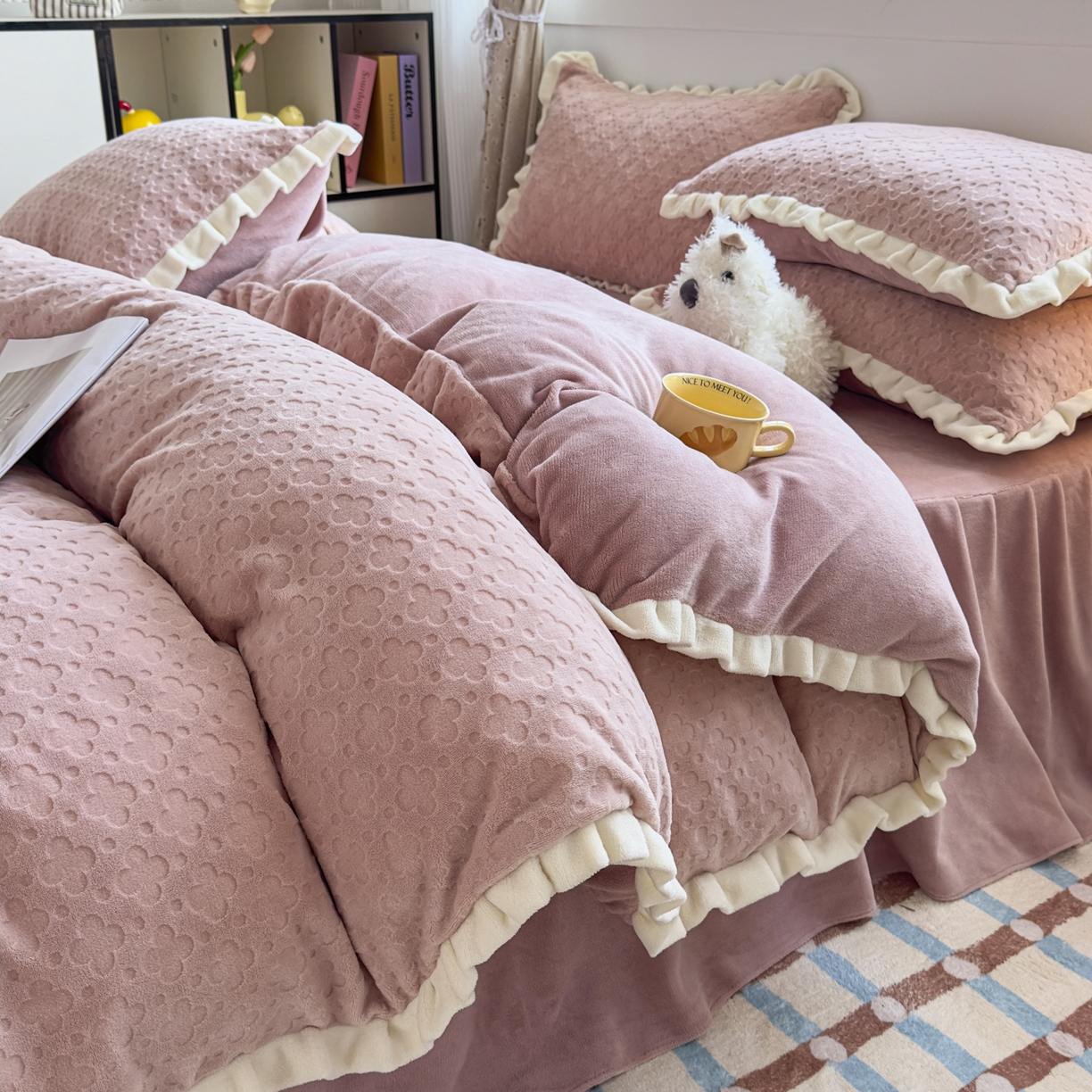 91家纺网 家纺一手货源 找家纺 （总）KA家纺 2025秋冬新款床裙款雕花牛奶绒四件套-繁花系列