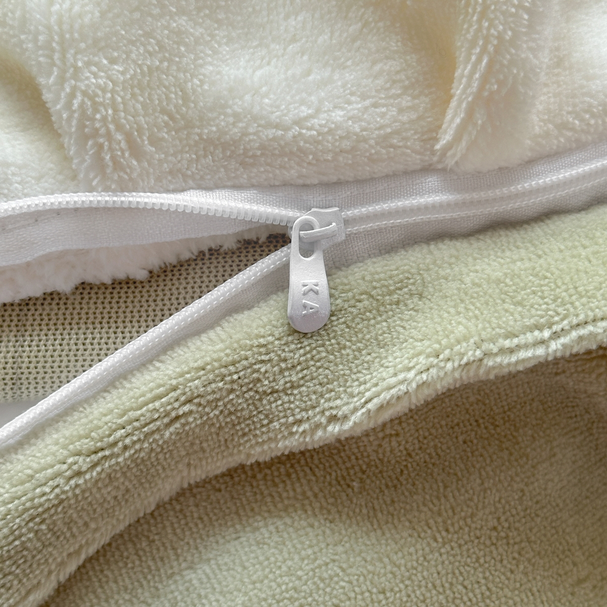 91家纺网 家纺一手货源 找家纺 KA家纺 2025秋冬新款床裙款雕花牛奶绒四件套-繁花系列 繁花绿