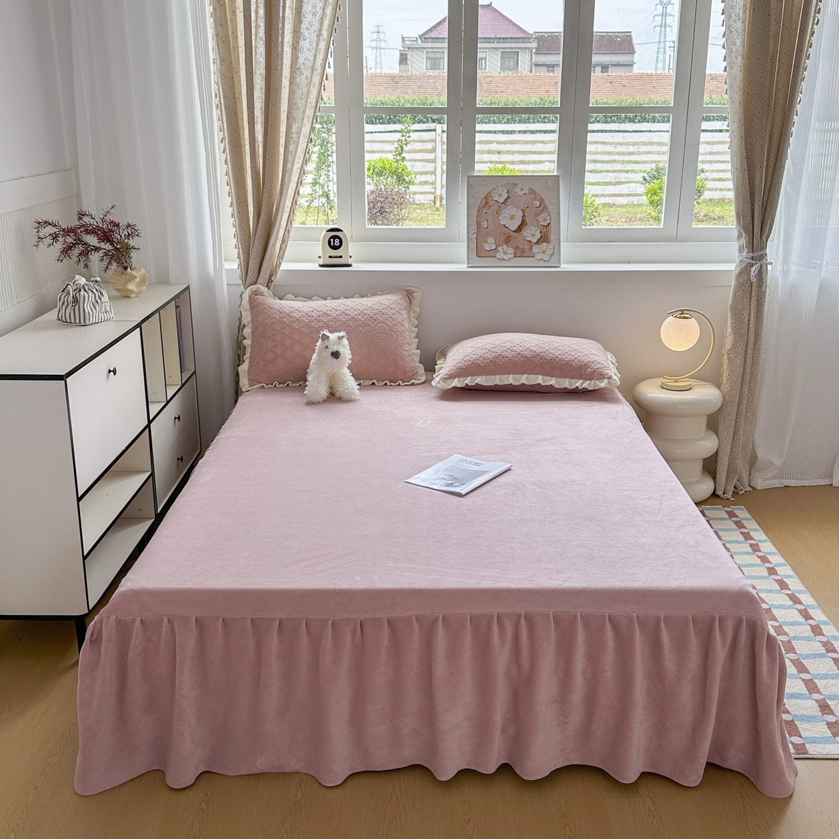 91家纺网 家纺一手货源 找家纺 KA家纺 2025秋冬新款床裙款雕花牛奶绒四件套-繁花系列 繁花粉