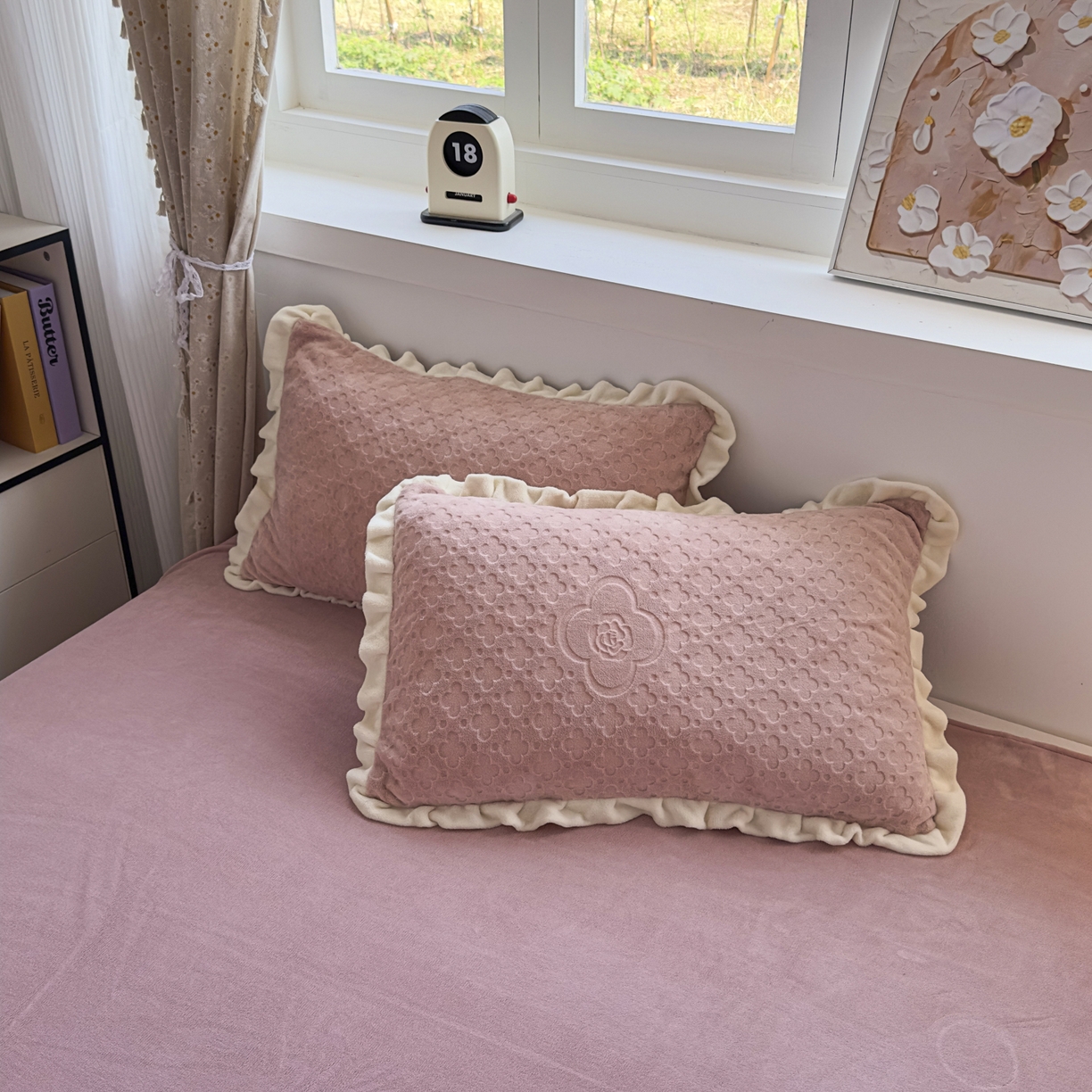 91家纺网 家纺一手货源 找家纺 KA家纺 2025秋冬新款床裙款雕花牛奶绒四件套-繁花系列 繁花粉