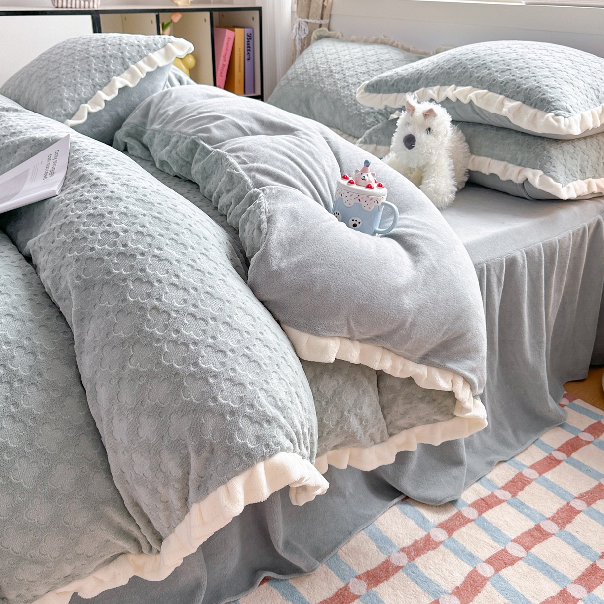 KA家纺 2025秋冬新款床裙款雕花牛奶绒四件套-繁花系列 繁花蓝灰