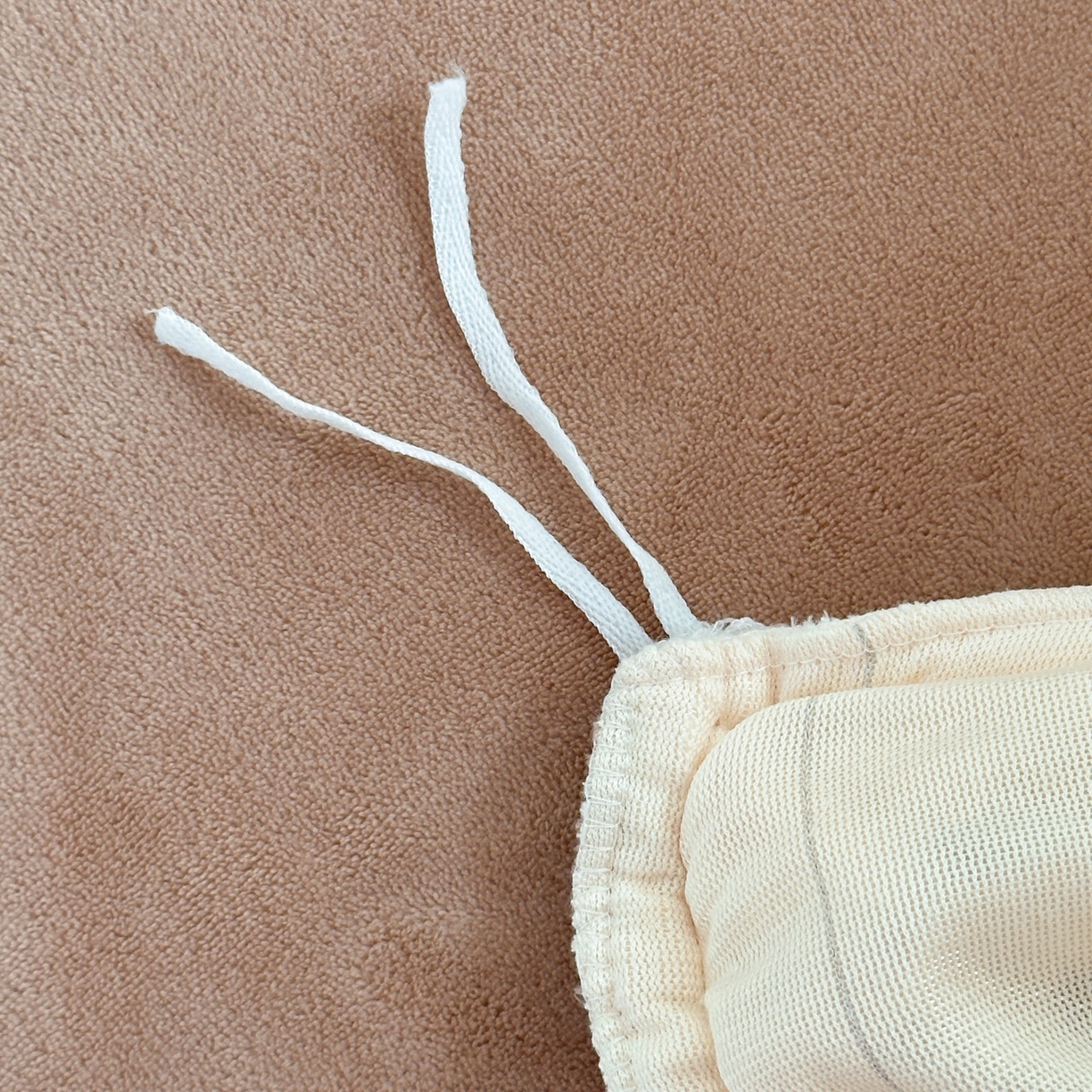 91家纺网 家纺一手货源 找家纺 KA家纺 2025秋冬新款床裙款雕花牛奶绒四件套-繁花系列 繁花奶白