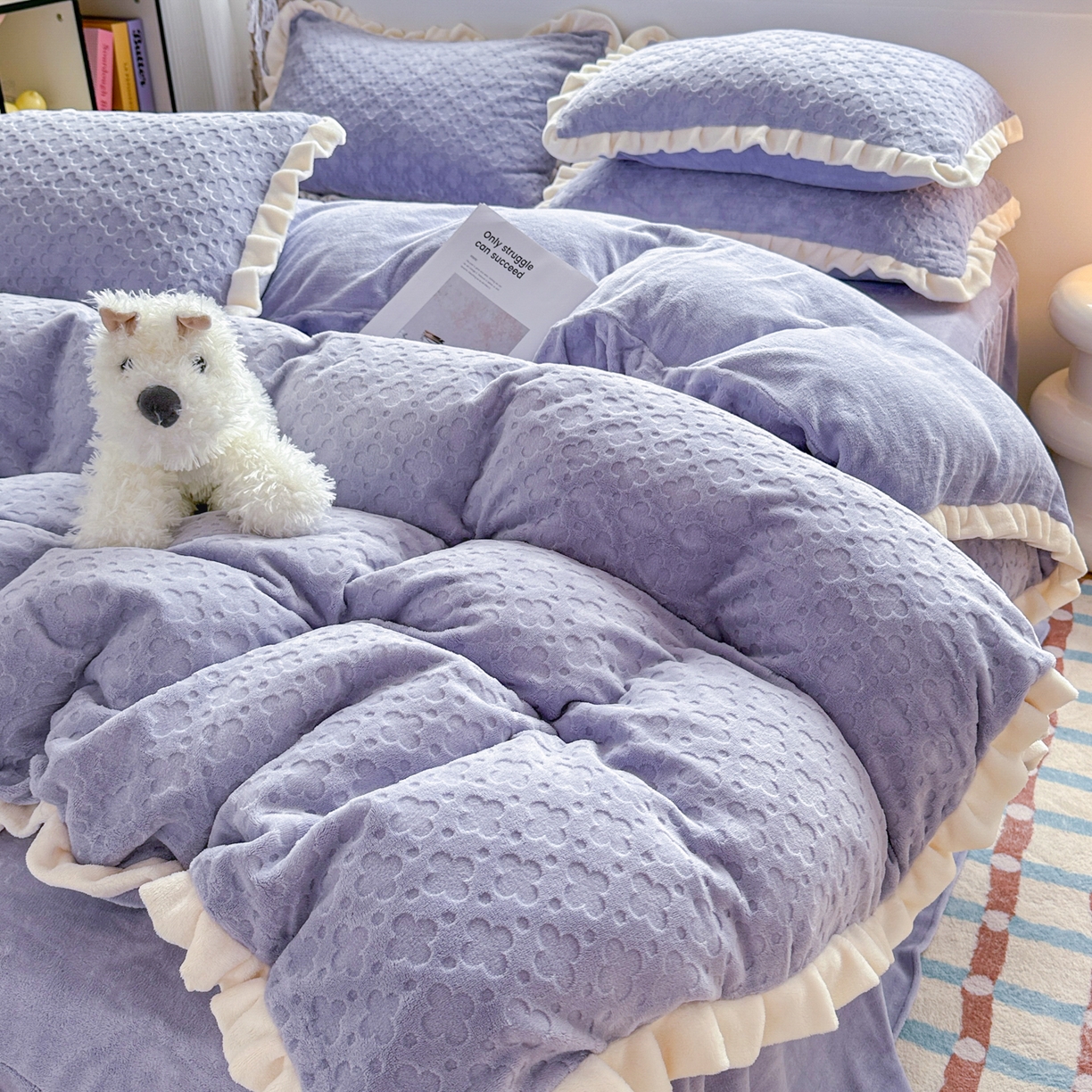 91家纺网 家纺一手货源 找家纺 KA家纺 2025秋冬新款床裙款雕花牛奶绒四件套-繁花系列 繁花紫