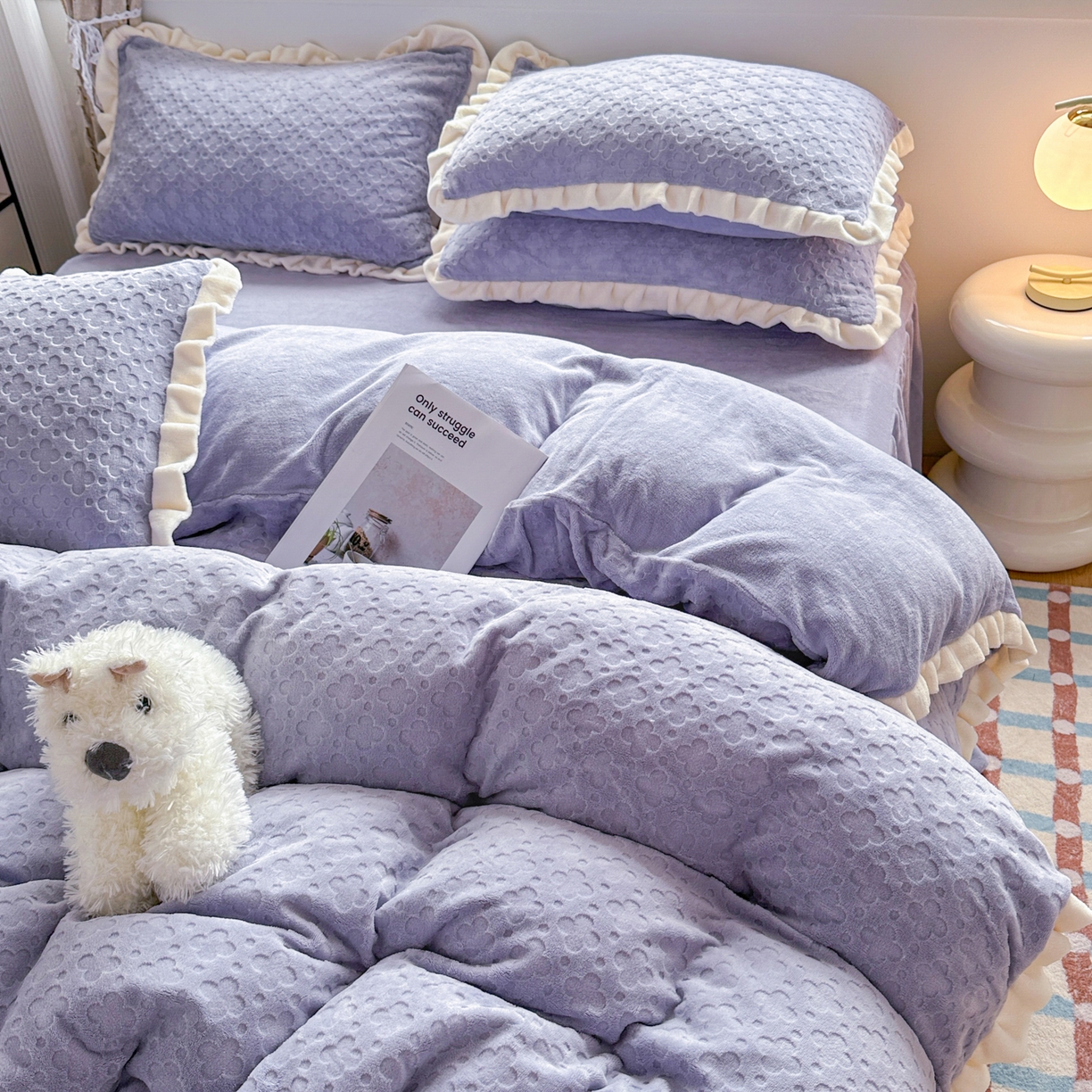 91家纺网 家纺一手货源 找家纺 KA家纺 2025秋冬新款床裙款雕花牛奶绒四件套-繁花系列 繁花紫