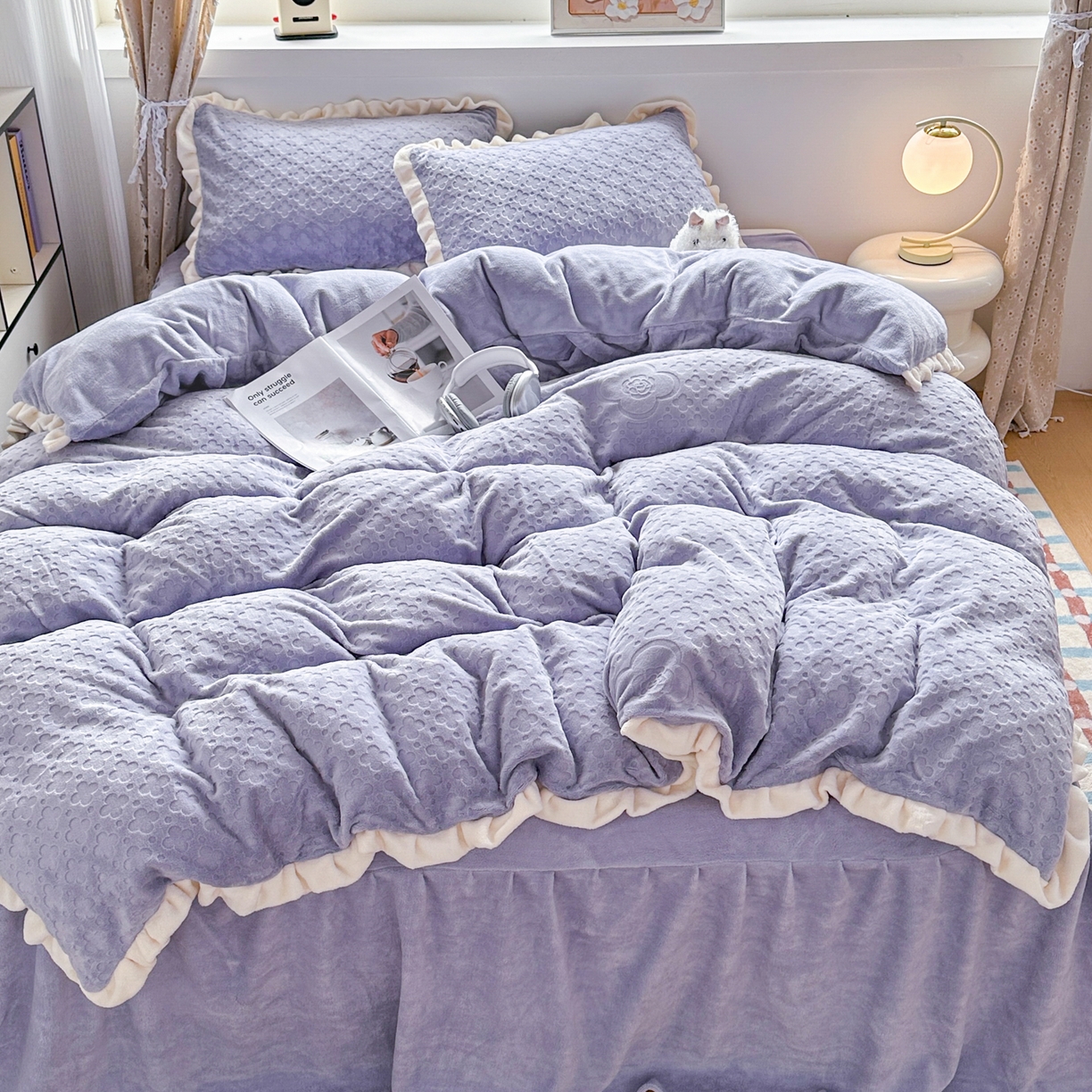 91家纺网 家纺一手货源 找家纺 KA家纺 2025秋冬新款床裙款雕花牛奶绒四件套-繁花系列 繁花紫