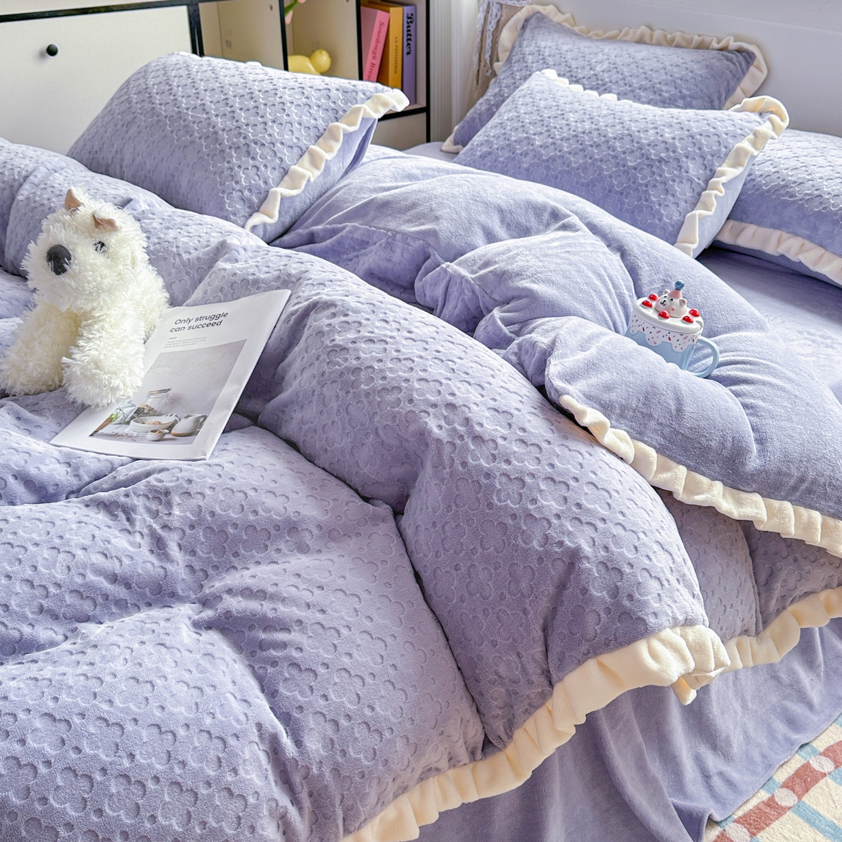 91家纺网 家纺一手货源 找家纺 KA家纺 2025秋冬新款床裙款雕花牛奶绒四件套-繁花系列 繁花紫