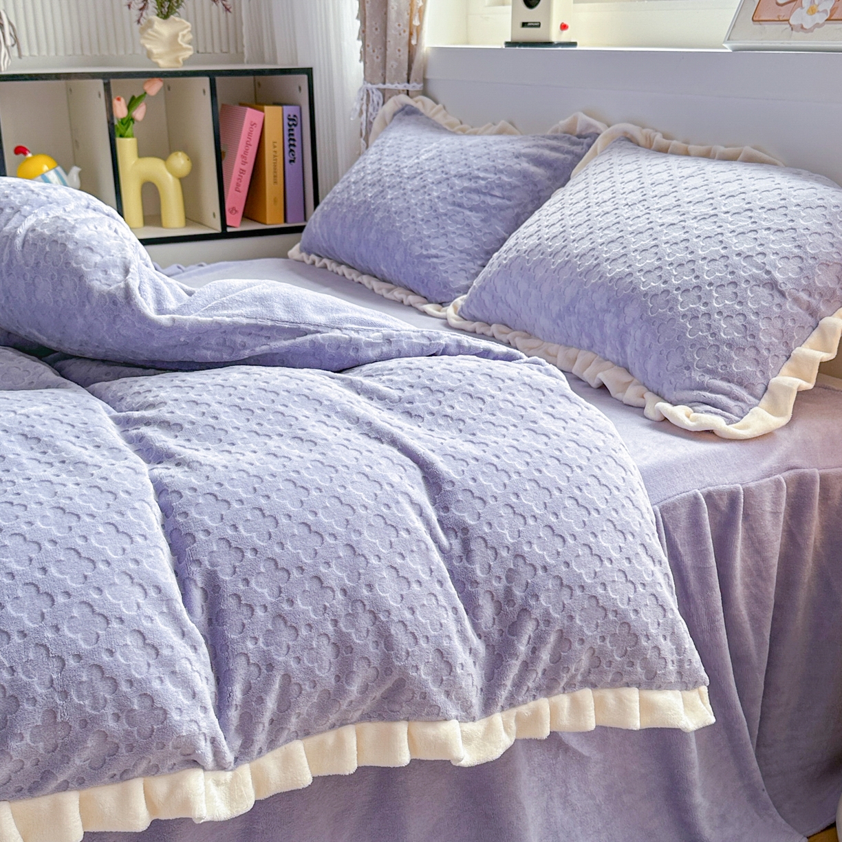 91家纺网 家纺一手货源 找家纺 KA家纺 2025秋冬新款床裙款雕花牛奶绒四件套-繁花系列 繁花紫