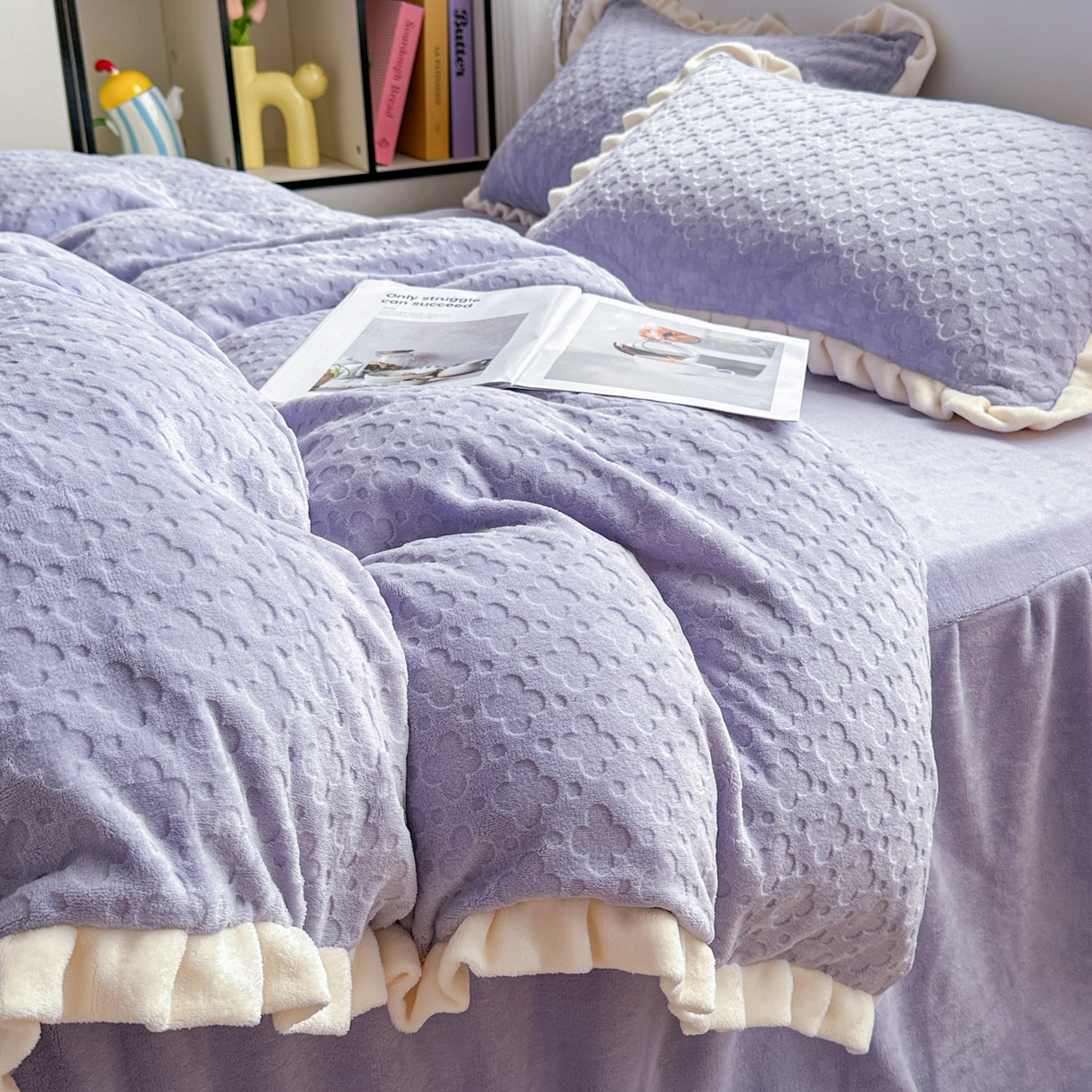 91家纺网 家纺一手货源 找家纺 KA家纺 2025秋冬新款床裙款雕花牛奶绒四件套-繁花系列 繁花紫