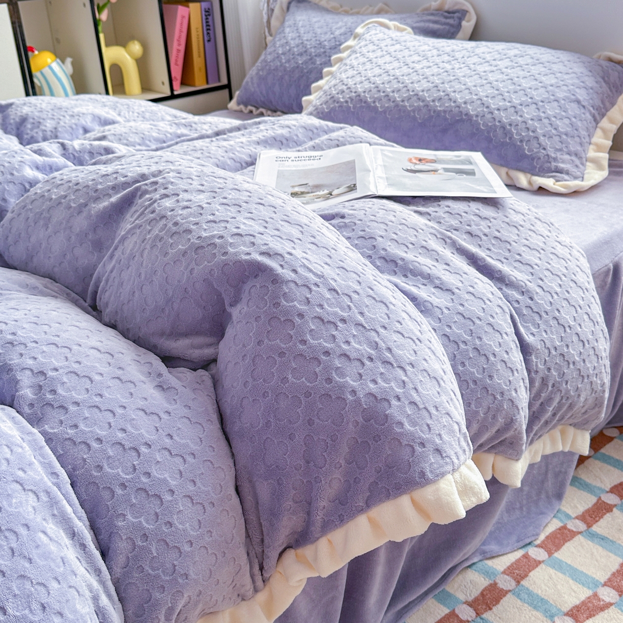 91家纺网 家纺一手货源 找家纺 KA家纺 2025秋冬新款床裙款雕花牛奶绒四件套-繁花系列 繁花紫