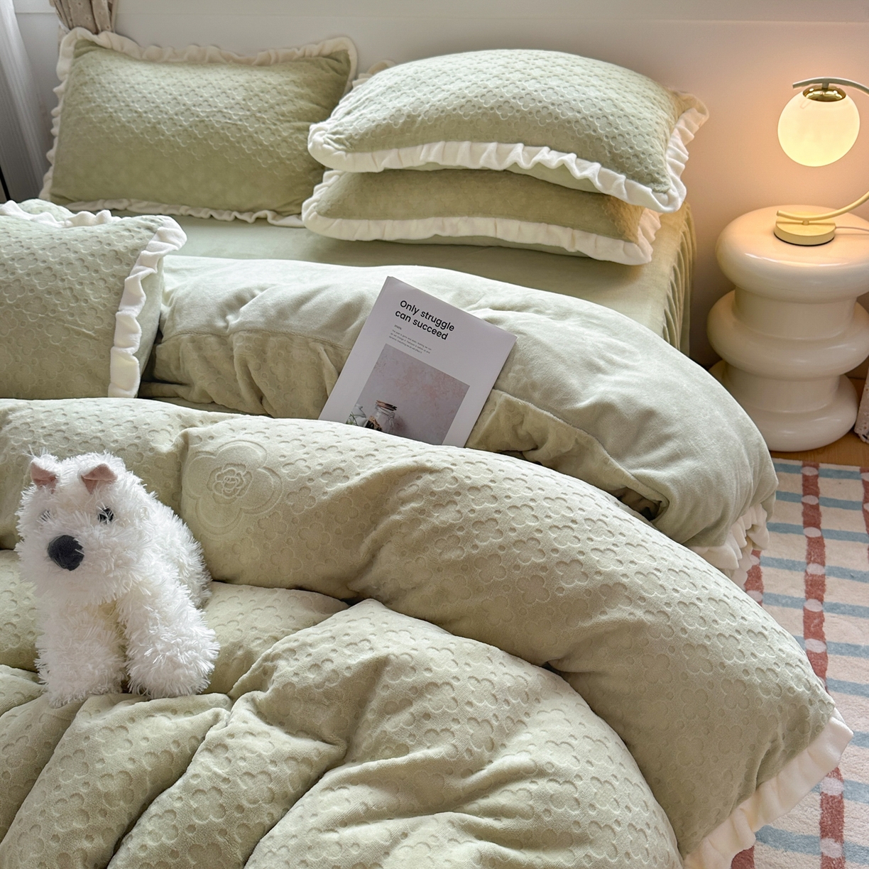 91家纺网 家纺一手货源 找家纺 （总）KA家纺 2025秋冬新款床裙款雕花牛奶绒四件套-繁花系列