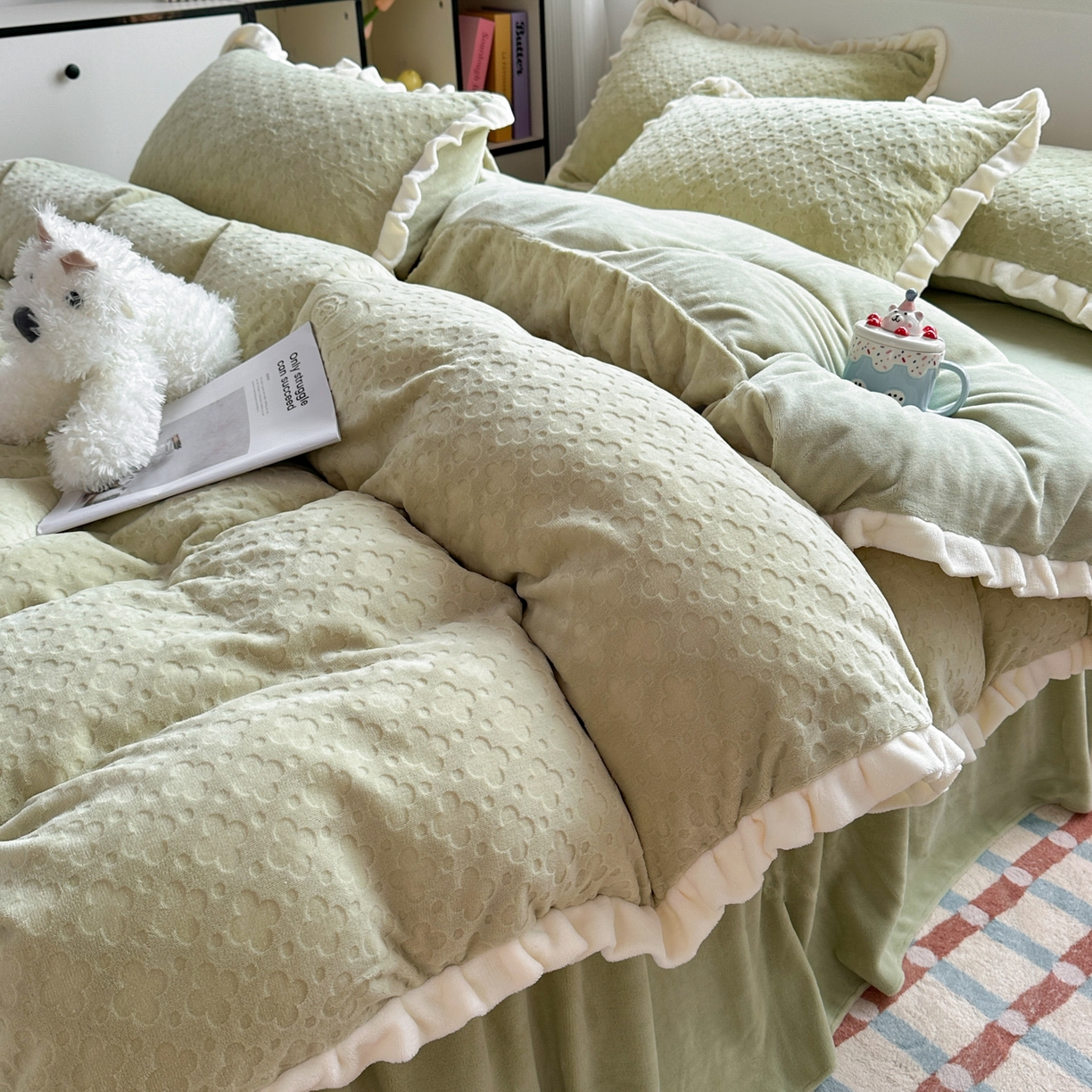 91家纺网 家纺一手货源 找家纺 （总）KA家纺 2025秋冬新款床裙款雕花牛奶绒四件套-繁花系列