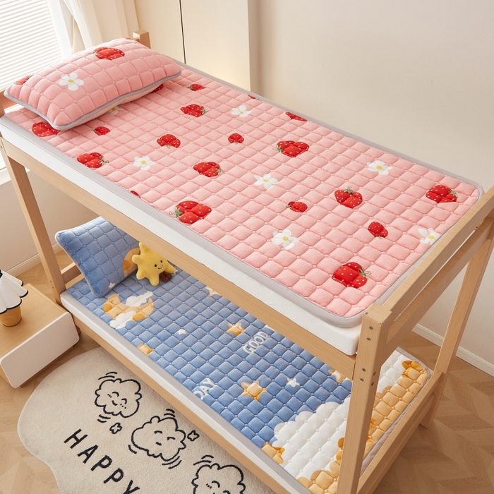 91家纺网 家纺一手货源 找家纺 奇丝雅 2025新款A类牛奶绒床褥床垫家用学生宿舍上下铺寝室软垫床护垫夹棉褥子-学生床单件 草莓物语