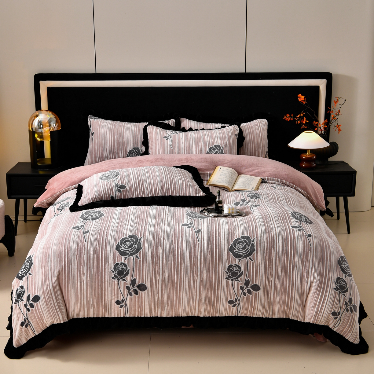 91家纺网 家纺一手货源 找家纺 （总）梦之星 2025新款雕花绒赫本风牛奶绒花边四件套  加厚8.5斤