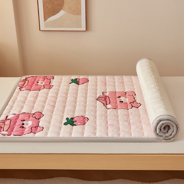 91家纺网 家纺一手货源 找家纺 奇丝雅 2025新款A类牛奶绒床褥床垫家用学生宿舍上下铺寝室软垫床护垫夹棉褥子-学生床单件 草莓熊