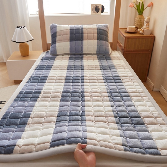 91家纺网 家纺一手货源 找家纺 奇丝雅 2025新款A类牛奶绒床褥床垫家用学生宿舍上下铺寝室软垫床护垫夹棉褥子-学生床单件 大蓝格