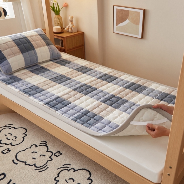 91家纺网 家纺一手货源 找家纺 奇丝雅 2025新款A类牛奶绒床褥床垫家用学生宿舍上下铺寝室软垫床护垫夹棉褥子-学生床单件 大蓝格