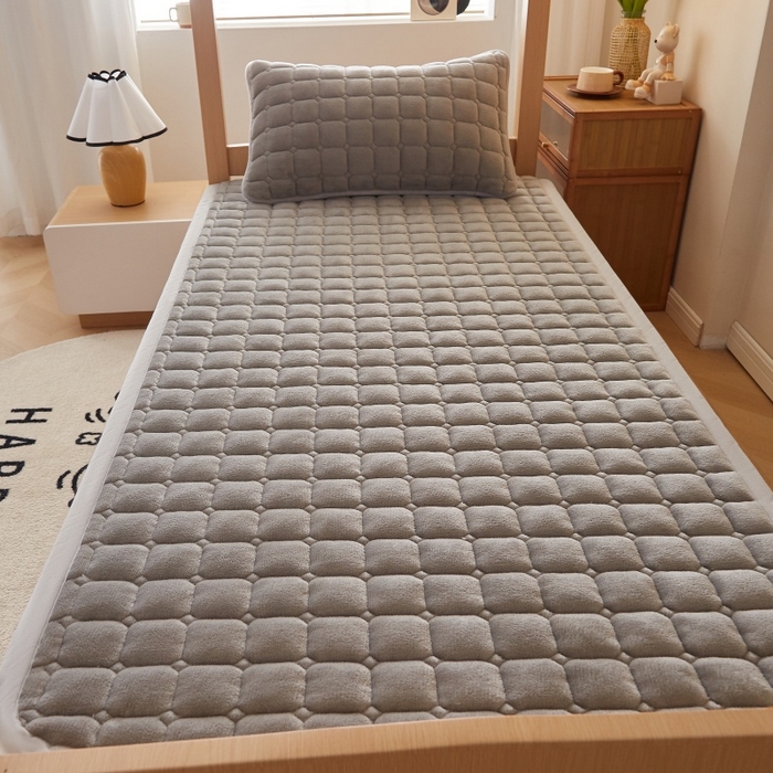 91家纺网 家纺一手货源 找家纺 奇丝雅 2025新款A类牛奶绒床褥床垫家用学生宿舍上下铺寝室软垫床护垫夹棉褥子-学生床单件 高级灰