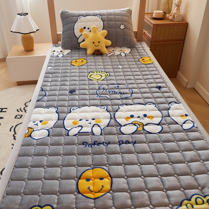 91家纺网 家纺一手货源 找家纺 奇丝雅 2025新款A类牛奶绒床褥床垫家用学生宿舍上下铺寝室软垫床护垫夹棉褥子-学生床单件 欢乐熊