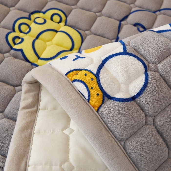 91家纺网 家纺一手货源 找家纺 奇丝雅 2025新款A类牛奶绒床褥床垫家用学生宿舍上下铺寝室软垫床护垫夹棉褥子-学生床单件 欢乐熊