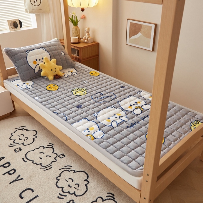 91家纺网 家纺一手货源 找家纺 奇丝雅 2025新款A类牛奶绒床褥床垫家用学生宿舍上下铺寝室软垫床护垫夹棉褥子-学生床单件 欢乐熊