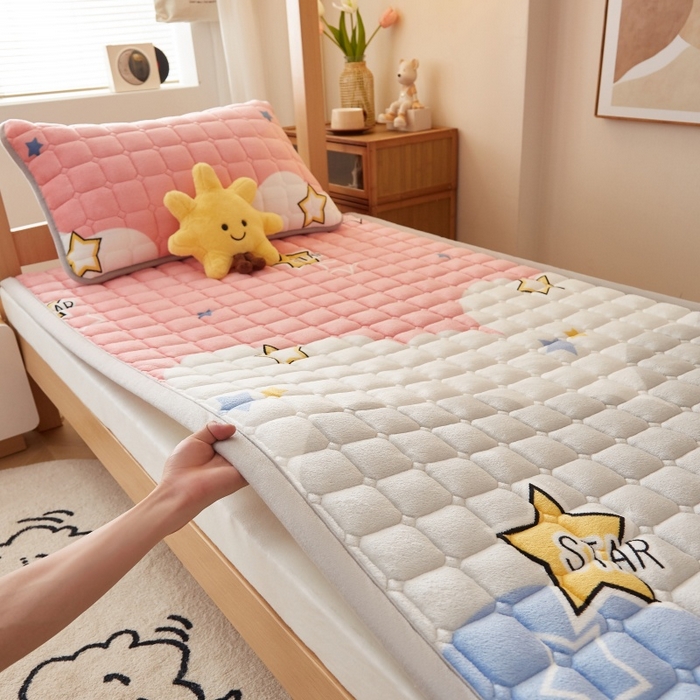 91家纺网 家纺一手货源 找家纺 奇丝雅 2025新款A类牛奶绒床褥床垫家用学生宿舍上下铺寝室软垫床护垫夹棉褥子-学生床单件 水纹星