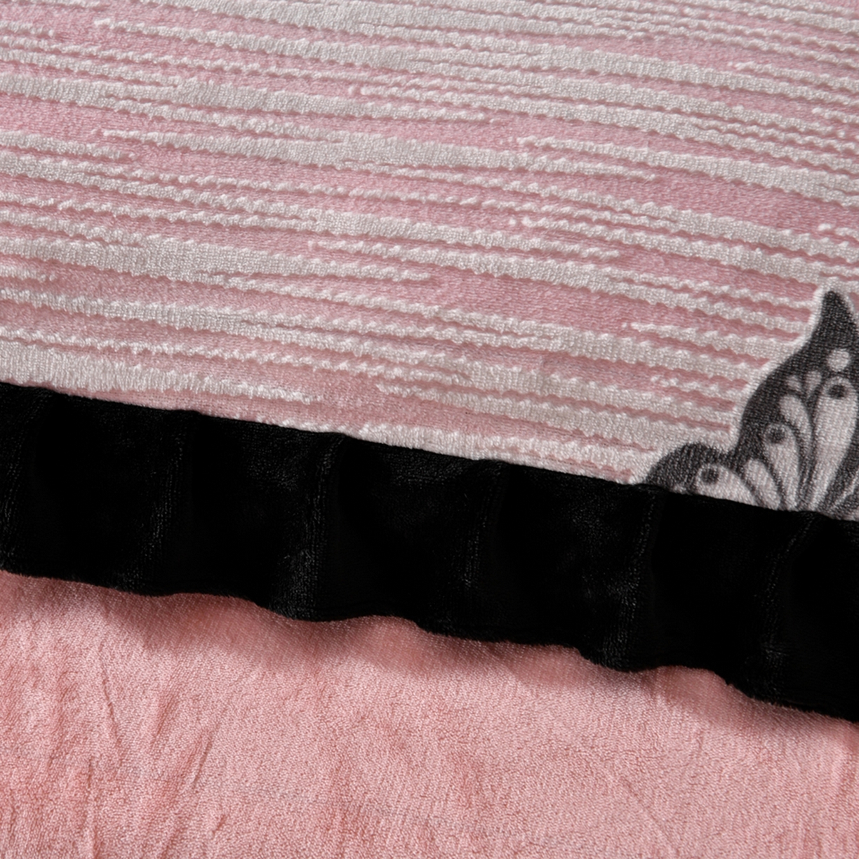 91家纺网 家纺一手货源 找家纺 梦之星 2025新款雕花绒赫本风牛奶绒花边四件套  加厚8.5斤 花边蝴蝶-粉