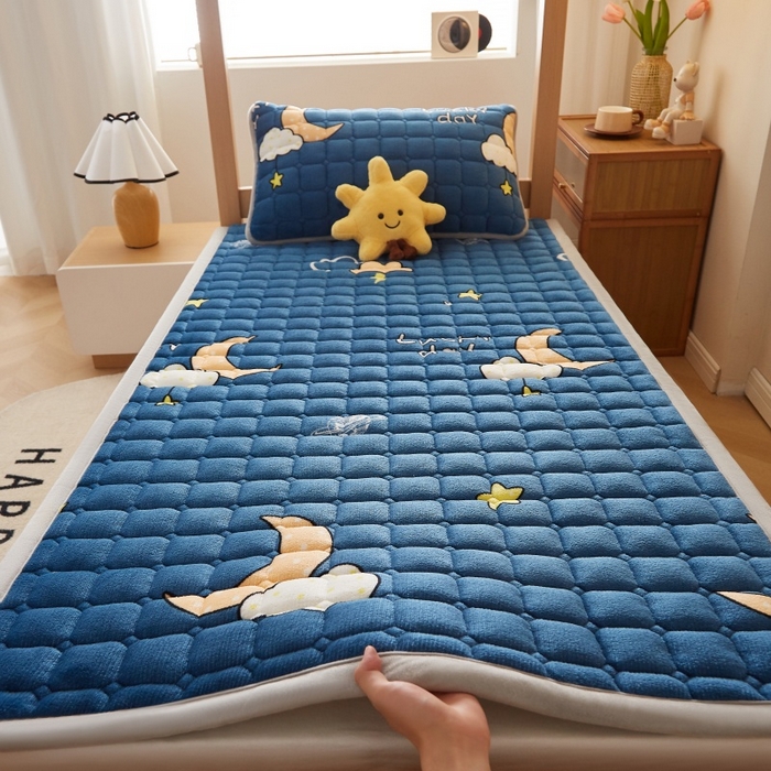 91家纺网 家纺一手货源 找家纺 奇丝雅 2025新款A类牛奶绒床褥床垫家用学生宿舍上下铺寝室软垫床护垫夹棉褥子-学生床单件 晚安