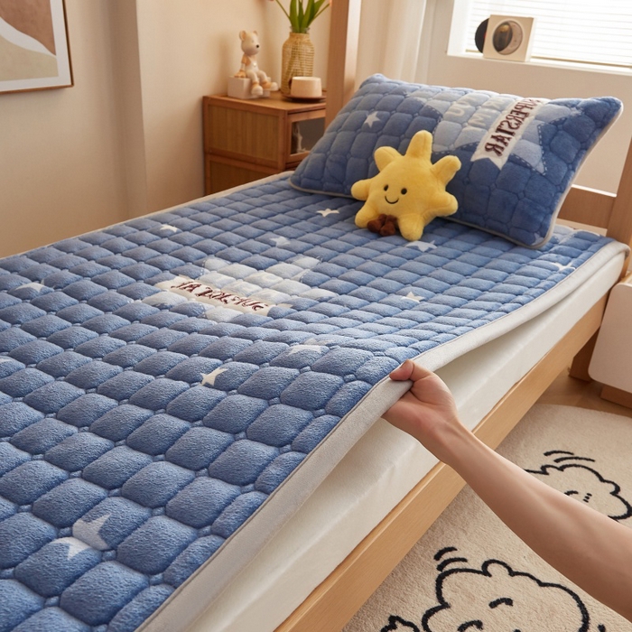 91家纺网 家纺一手货源 找家纺 奇丝雅 2025新款A类牛奶绒床褥床垫家用学生宿舍上下铺寝室软垫床护垫夹棉褥子-学生床单件 幸运星