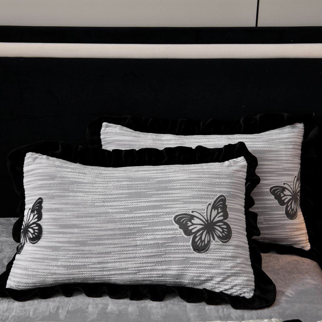 91家纺网 家纺一手货源 找家纺 梦之星 2025新款雕花绒赫本风牛奶绒花边四件套  加厚8.5斤 花边蝴蝶-灰