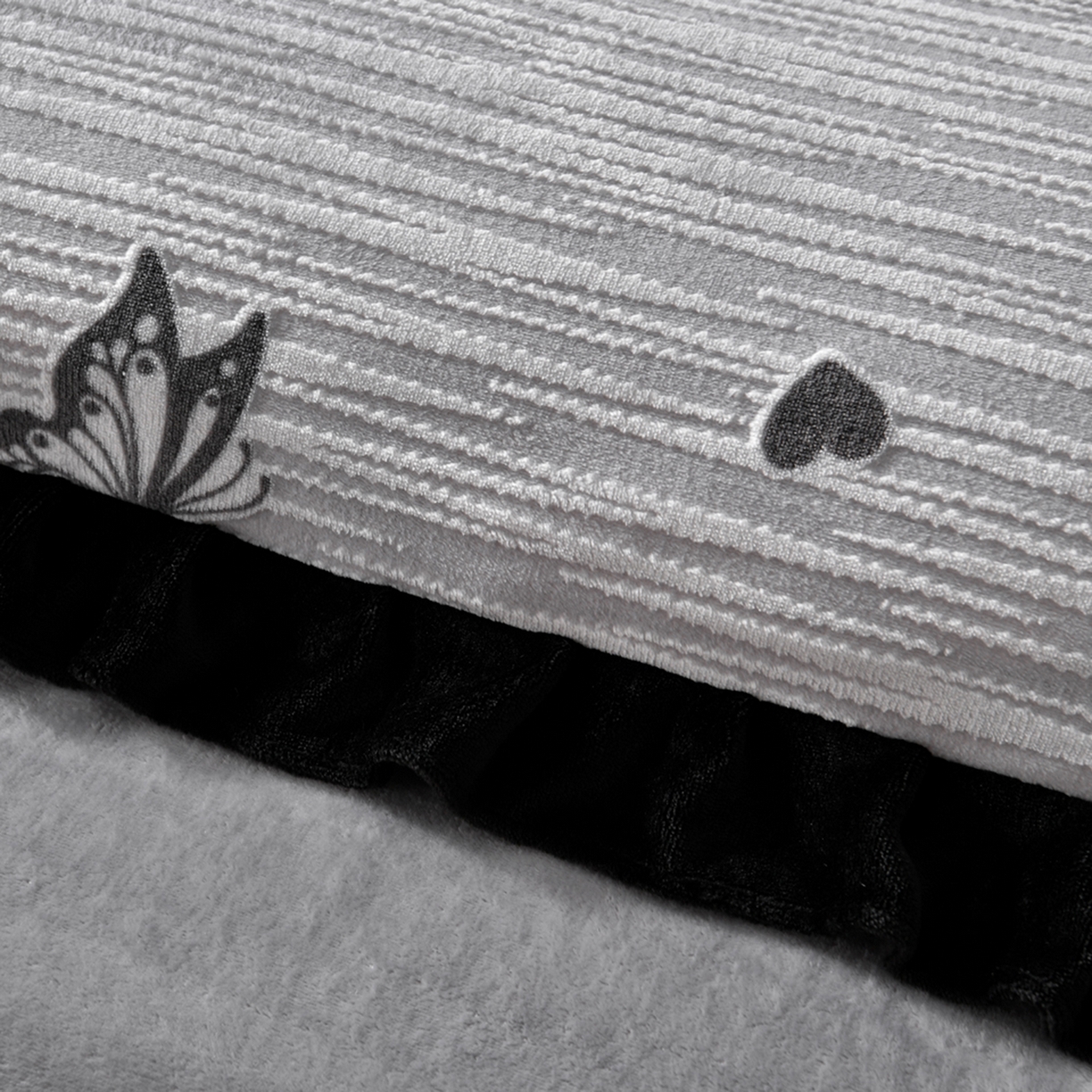 91家纺网 家纺一手货源 找家纺 梦之星 2025新款雕花绒赫本风牛奶绒花边四件套  加厚8.5斤 花边蝴蝶-灰