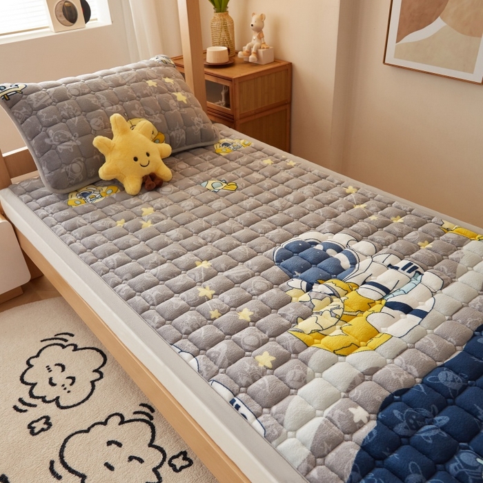 91家纺网 家纺一手货源 找家纺 奇丝雅 2025新款A类牛奶绒床褥床垫家用学生宿舍上下铺寝室软垫床护垫夹棉褥子-学生床单件 宇航员