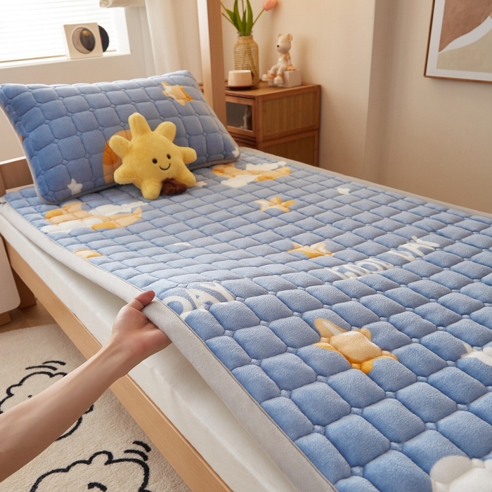 91家纺网 家纺一手货源 找家纺 奇丝雅 2025新款A类牛奶绒床褥床垫家用学生宿舍上下铺寝室软垫床护垫夹棉褥子-学生床单件 筑梦星空