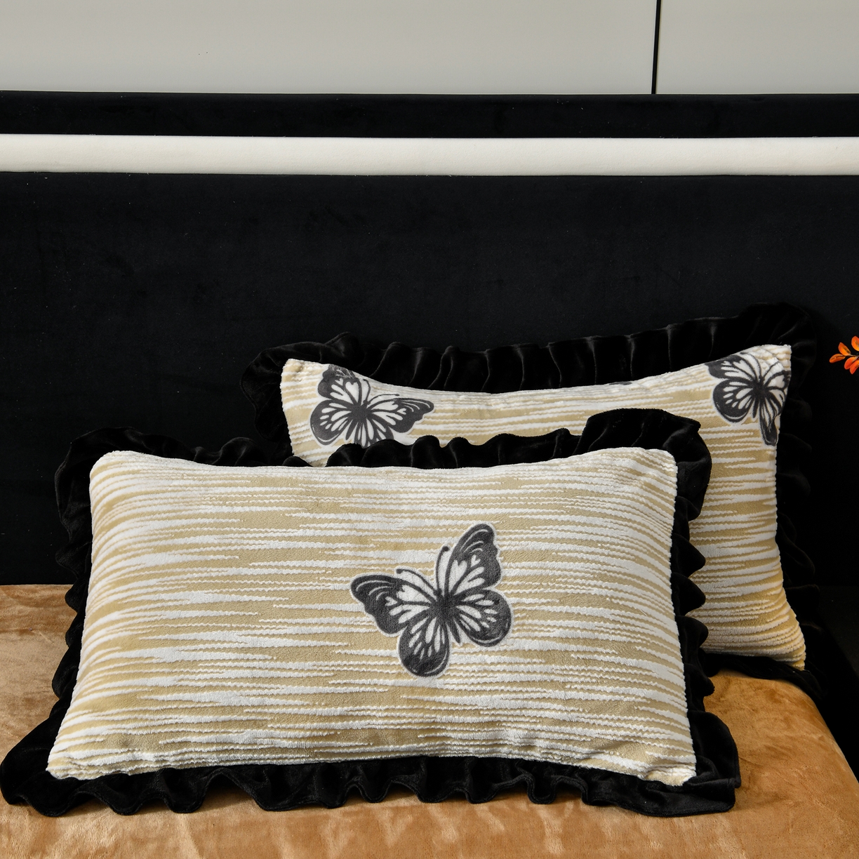 91家纺网 家纺一手货源 找家纺 梦之星 2025新款雕花绒赫本风牛奶绒花边四件套  加厚8.5斤 花边蝴蝶-棕