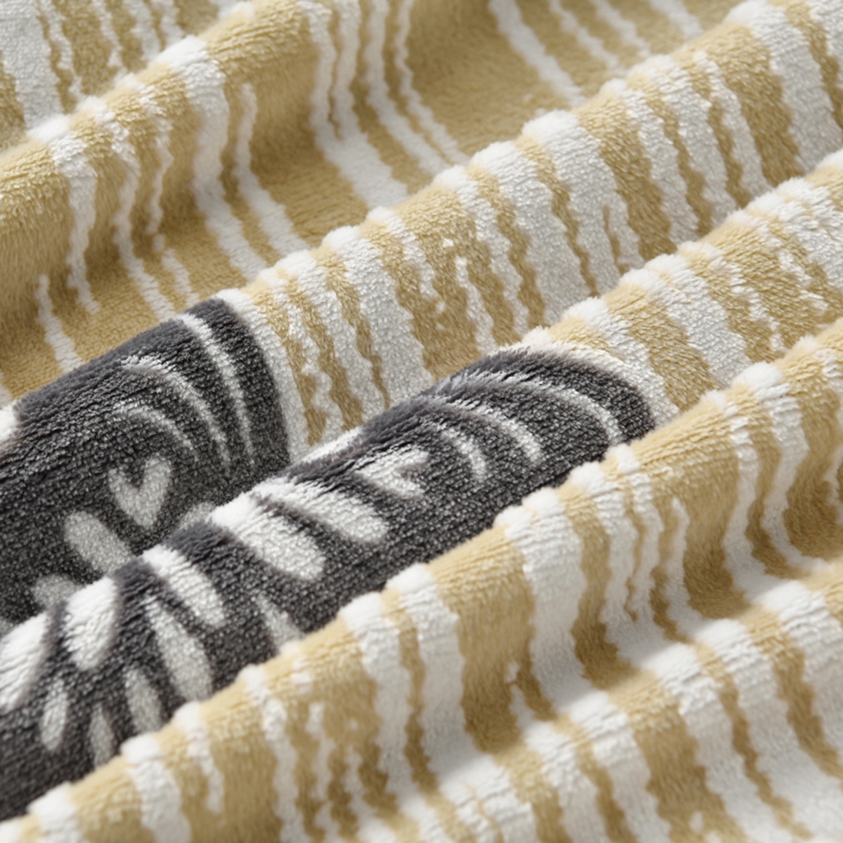 91家纺网 家纺一手货源 找家纺 梦之星 2025新款雕花绒赫本风牛奶绒花边四件套  加厚8.5斤 花边蝴蝶-棕