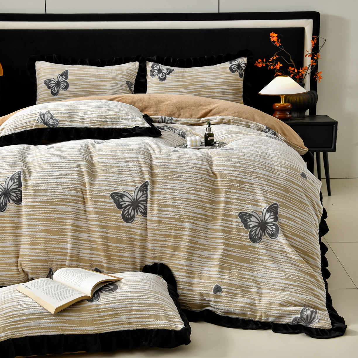 91家纺网 家纺一手货源 找家纺 梦之星 2025新款雕花绒赫本风牛奶绒花边四件套  加厚8.5斤 花边蝴蝶-棕