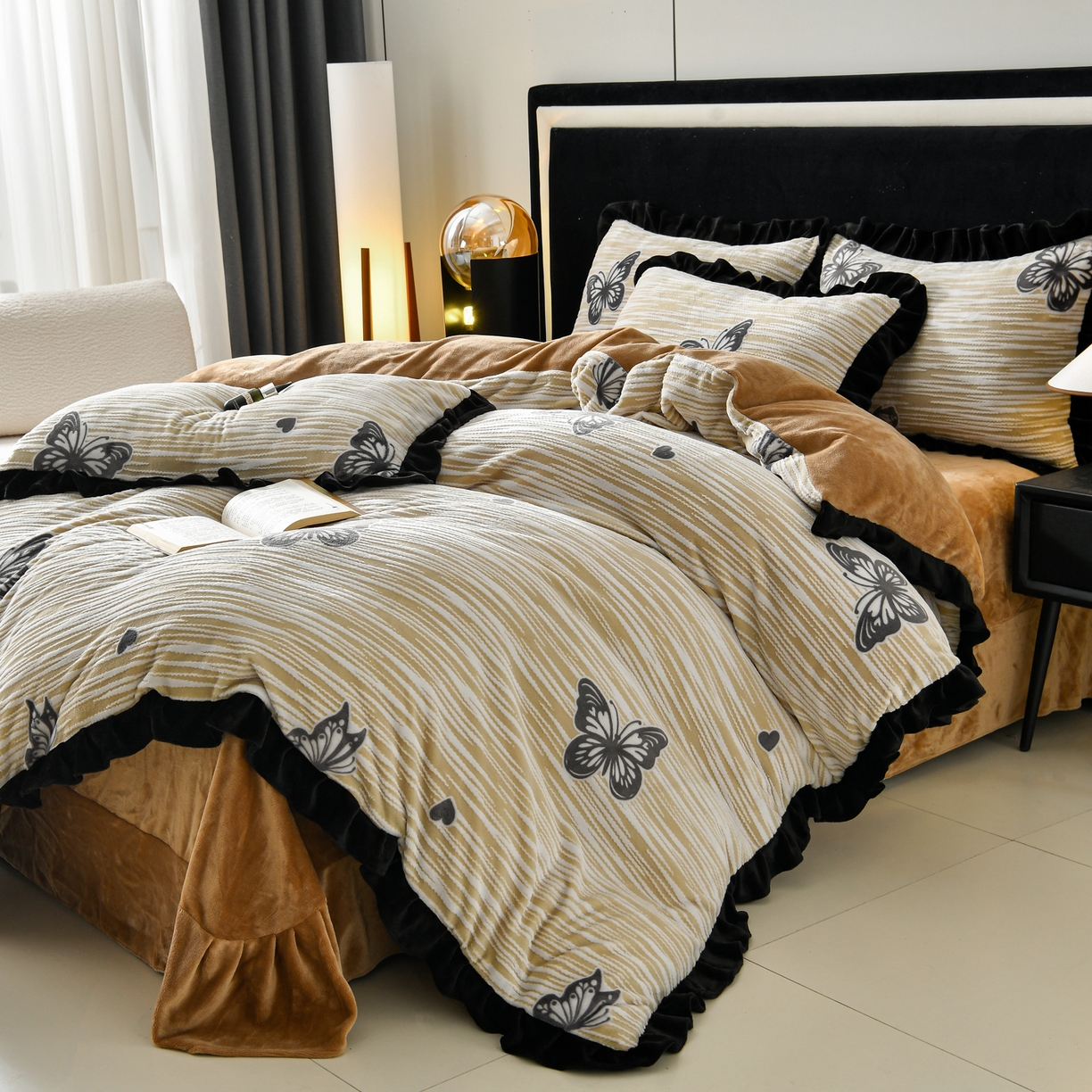 91家纺网 家纺一手货源 找家纺 梦之星 2025新款雕花绒赫本风牛奶绒花边四件套  加厚8.5斤 花边蝴蝶-棕