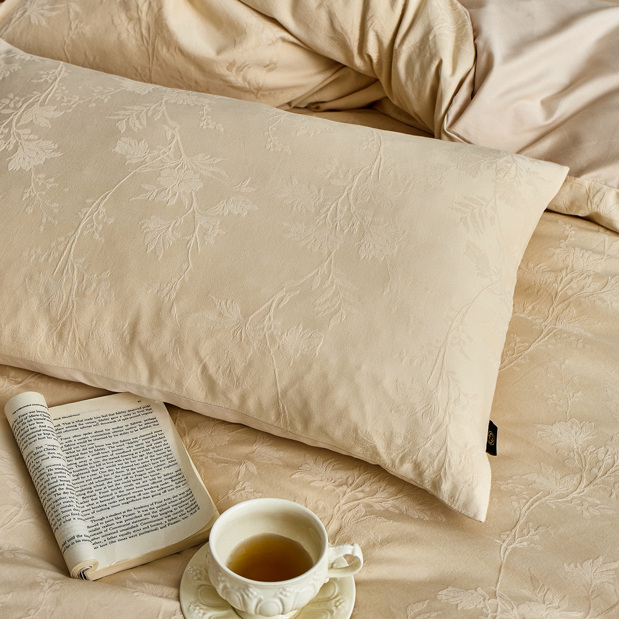 91家纺网 家纺一手货源 找家纺 禾时 2025新款60s轻奢提花磨毛四件套-枝上春暖 枝上春暖-米