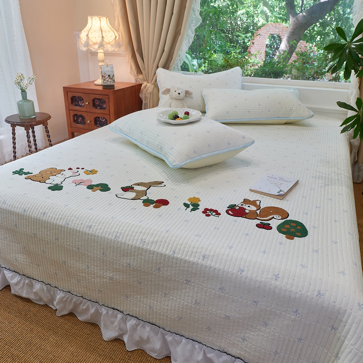 91家纺网 家纺一手货源 找家纺 （总）鑫喜莱家纺 2025新款云朵棉毛巾绣花边款床盖三件套系列