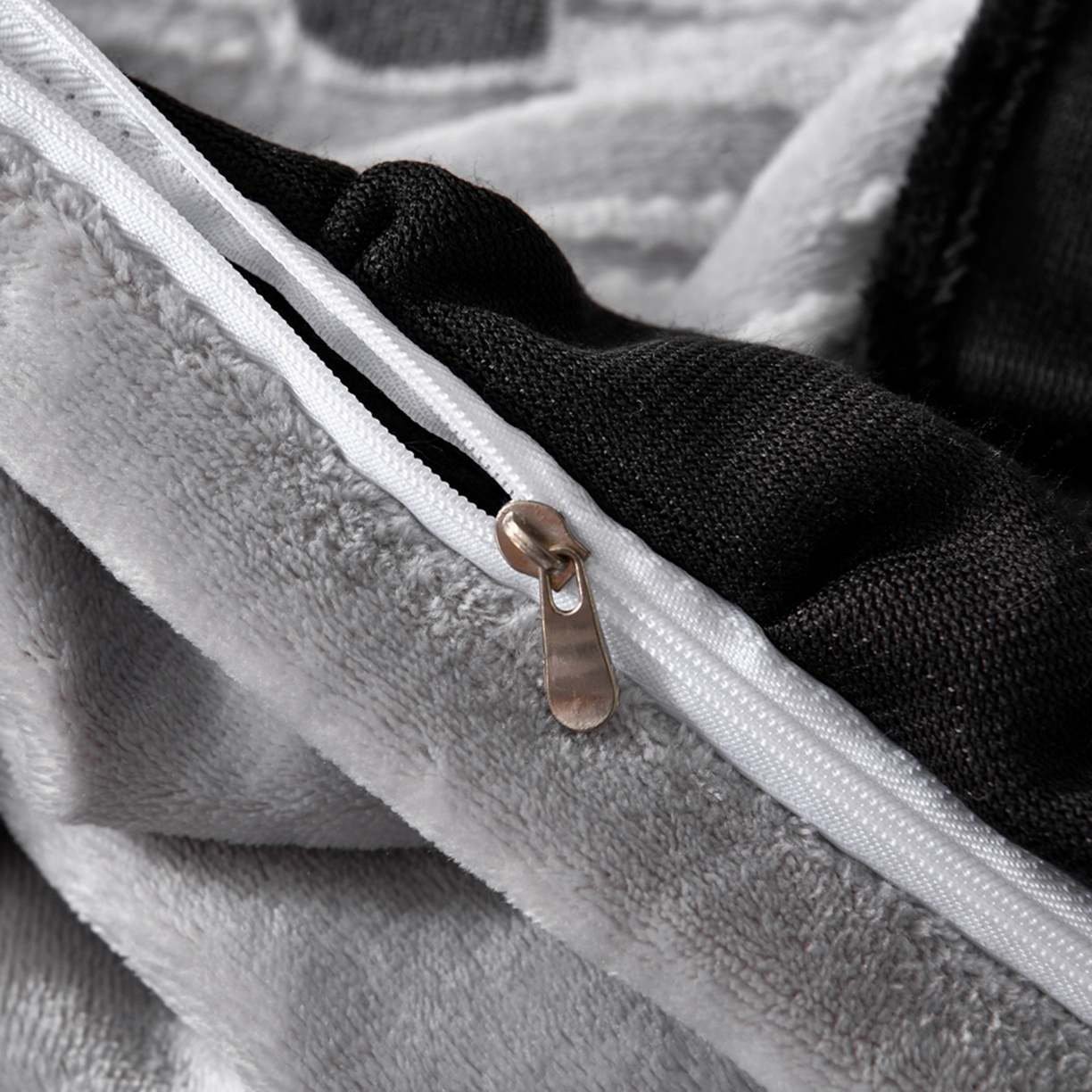 91家纺网 家纺一手货源 找家纺 梦之星 2025新款雕花绒赫本风牛奶绒花边四件套  加厚8.5斤 花边玫瑰-灰