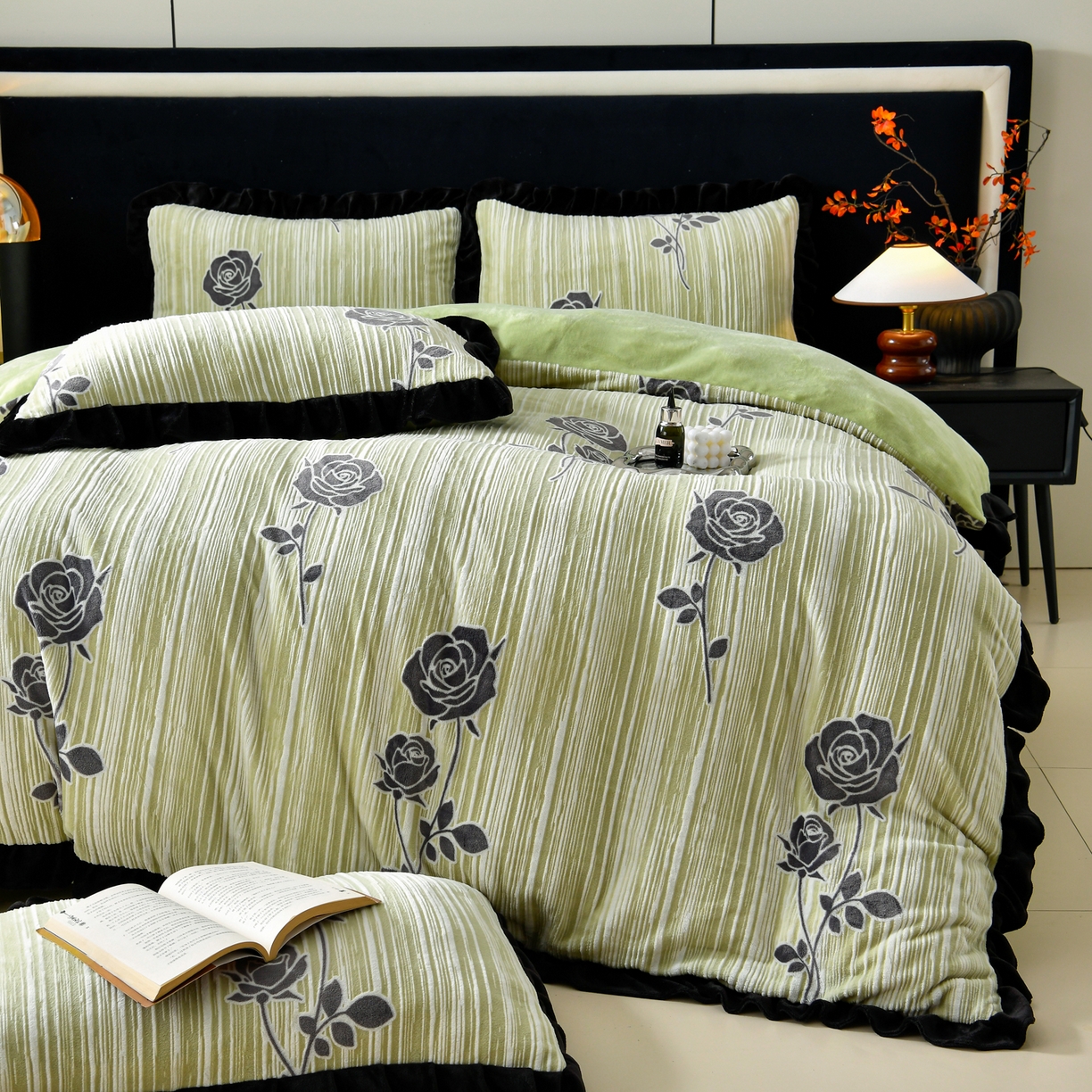 91家纺网 家纺一手货源 找家纺 梦之星 2025新款雕花绒赫本风牛奶绒花边四件套  加厚8.5斤 花边玫瑰-绿