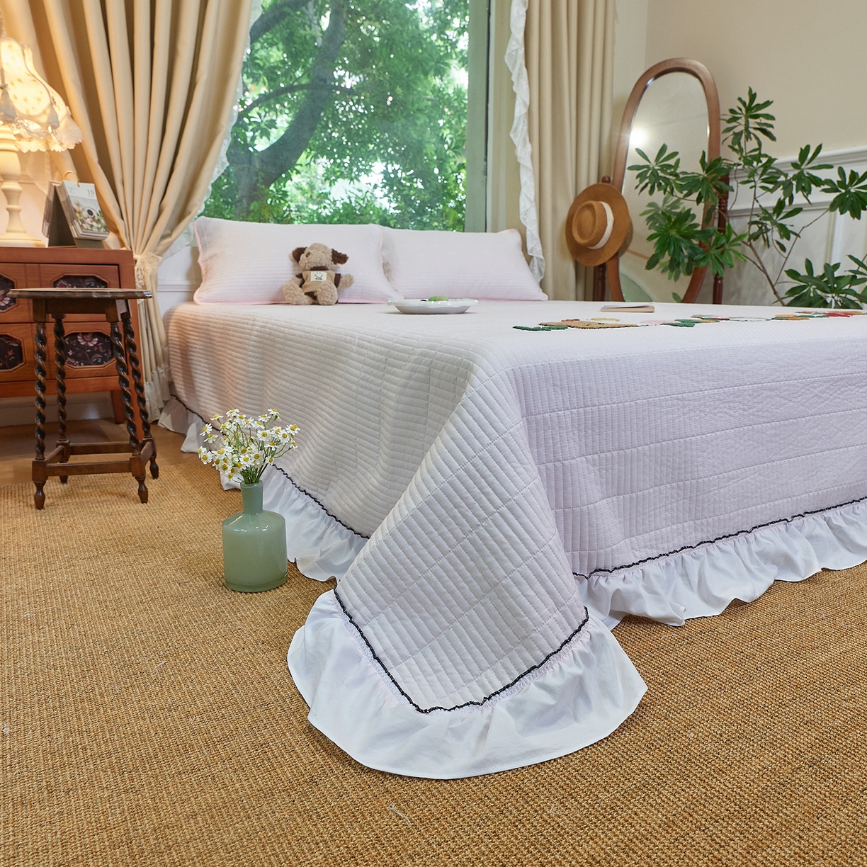 91家纺网 家纺一手货源 找家纺 鑫喜莱家纺 2025新款云朵棉毛巾绣花边款床盖三件套系列 童话森林-满粉