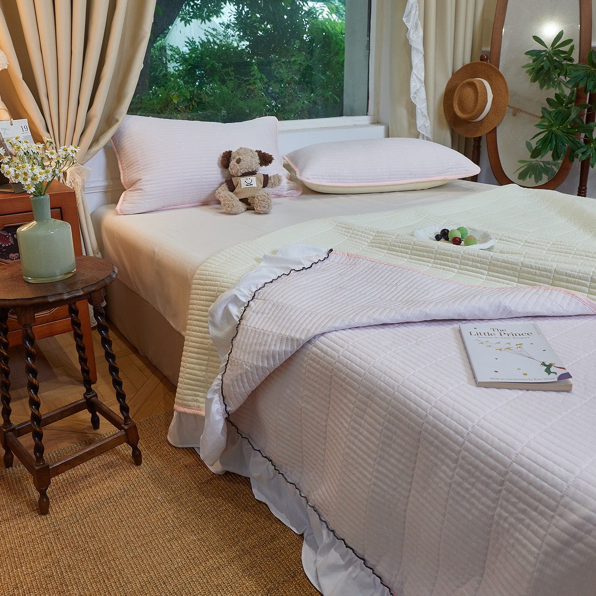 91家纺网 家纺一手货源 找家纺 鑫喜莱家纺 2025新款云朵棉毛巾绣花边款床盖三件套系列 童话森林-满粉