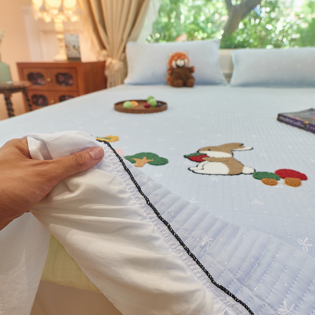 91家纺网 家纺一手货源 找家纺 （总）鑫喜莱家纺 2025新款云朵棉毛巾绣花边款床盖三件套系列