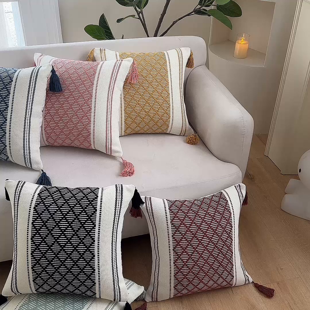 91家纺网 家纺一手货源 找家纺 （总）新奇异 2025新款波西米亚多菱形流苏抱枕